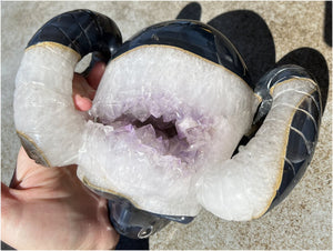 Amethyst Geode RAM Skull with Dendritic inclusions, Shimmery rainbows - Aries!